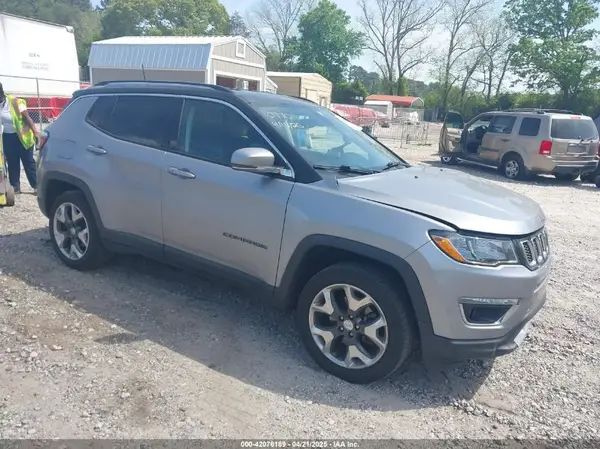 3C4NJDCB7JT210770 2018 JEEP COMPASS - Image 1