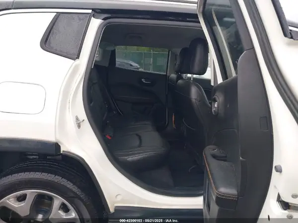 3C4NJDCB7JT246376 2018 JEEP COMPASS - Image 8