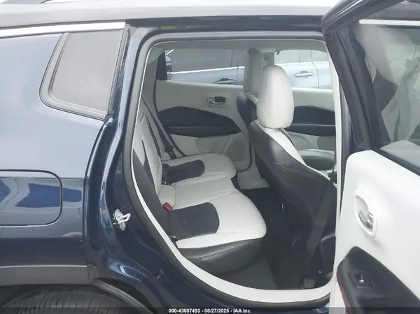 3C4NJDCB7JT261346 2018 JEEP COMPASS - Image 8