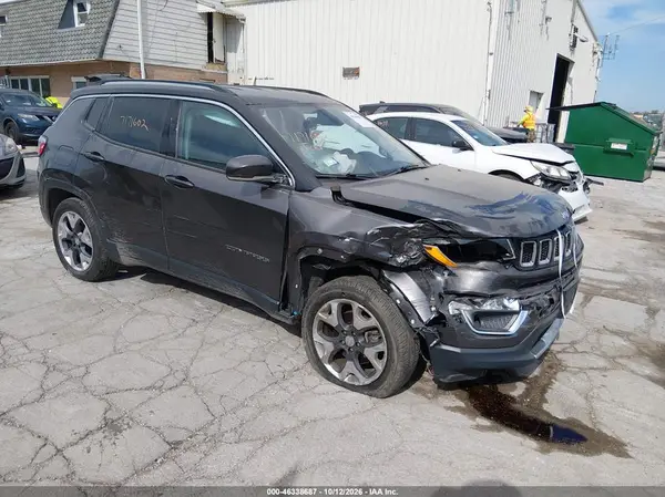 3C4NJDCB7JT265963 2018 JEEP COMPASS - Image 1