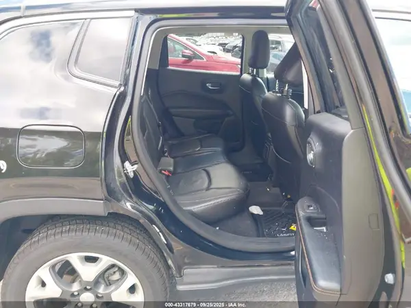 3C4NJDCB7JT266398 2018 JEEP COMPASS - Image 8