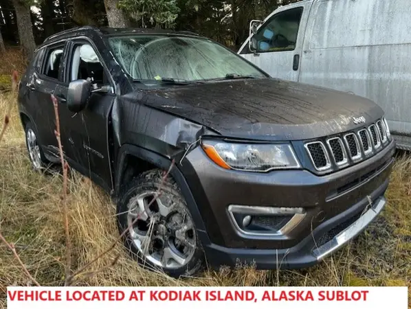 3C4NJDCB7JT283461 2018 JEEP COMPASS - Image 1