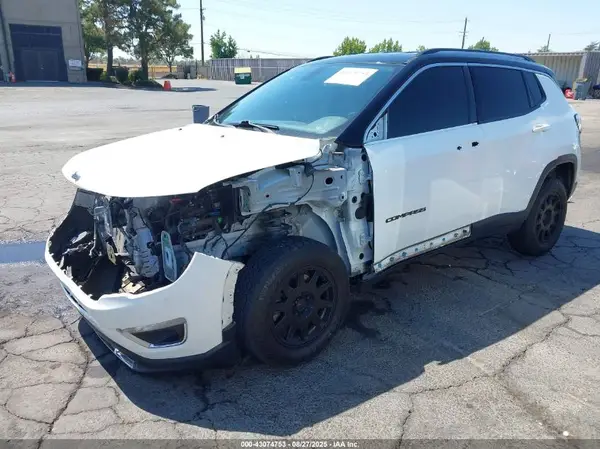 3C4NJDCB7JT290510 2018 JEEP COMPASS - Image 2