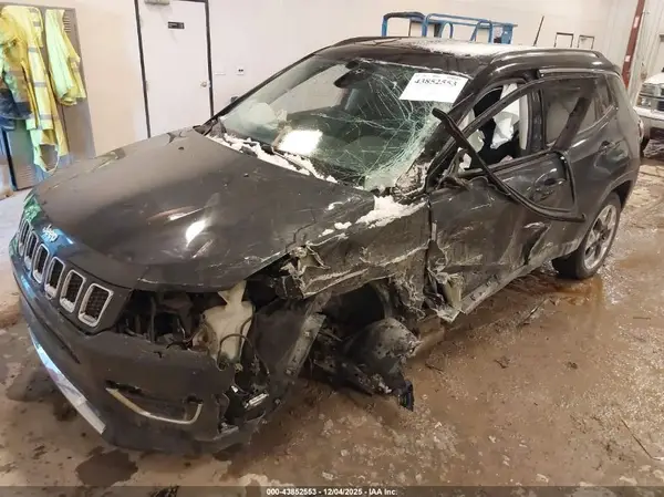 3C4NJDCB7JT329693 2018 JEEP COMPASS - Image 2