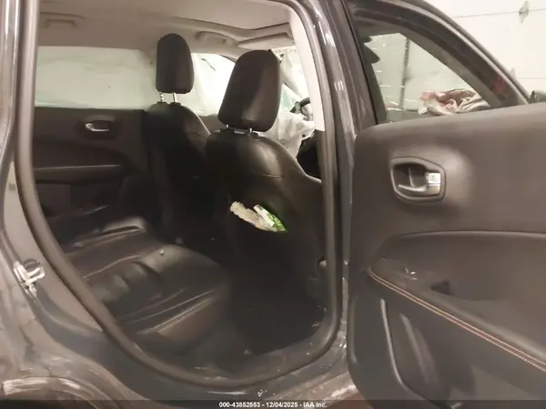 3C4NJDCB7JT329693 2018 JEEP COMPASS - Image 8
