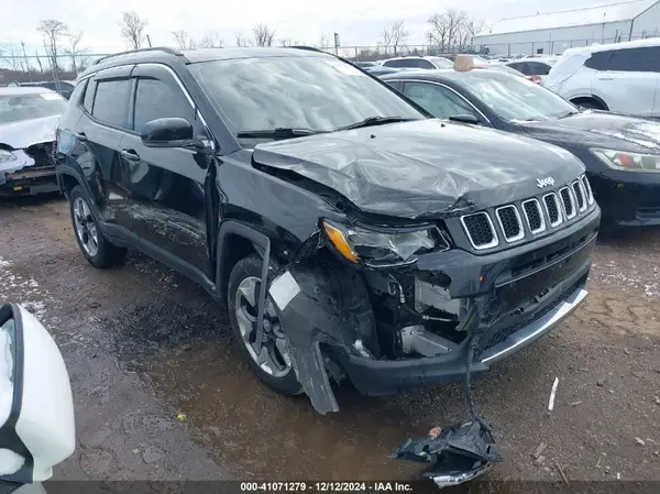 3C4NJDCB7JT329919 2018 JEEP COMPASS - Image 1