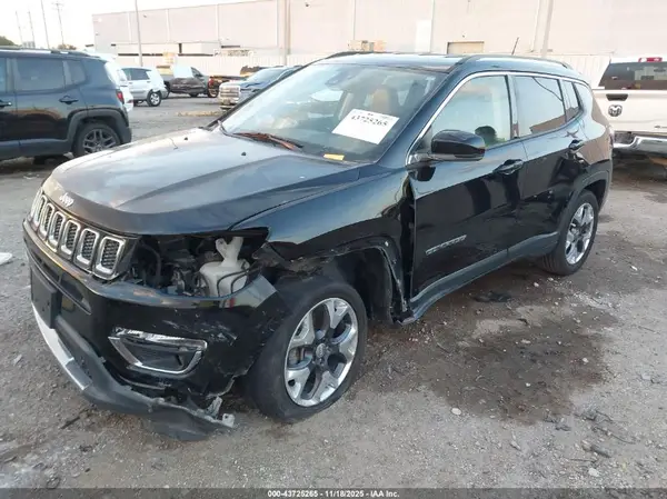 3C4NJDCB7JT333632 2018 JEEP COMPASS - Image 2
