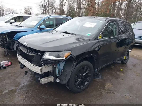 3C4NJDCB7JT340659 2018 JEEP COMPASS - Image 2