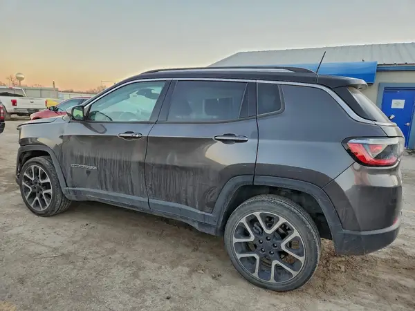 3C4NJDCB7JT349829 2018 JEEP COMPASS - Image 2