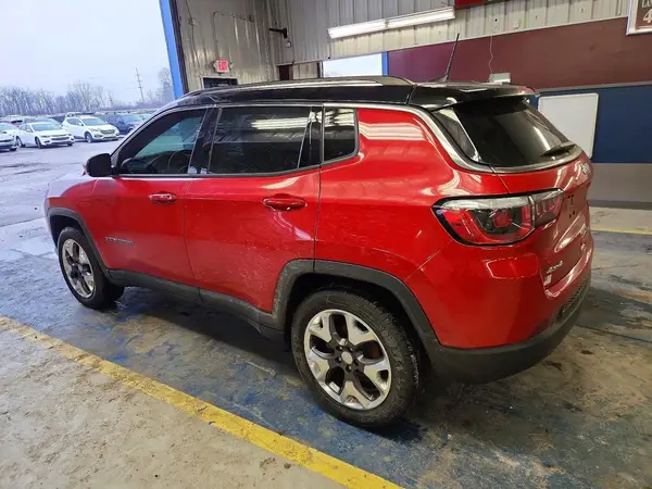 3C4NJDCB7JT354464 2018 JEEP COMPASS - Image 2