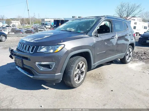 3C4NJDCB7JT355064 2018 JEEP COMPASS - Image 2