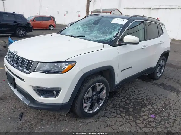 3C4NJDCB7JT365318 2018 JEEP COMPASS - Image 2