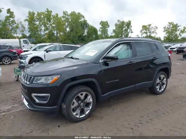 3C4NJDCB7JT372706 2018 JEEP COMPASS - Image 2