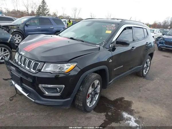 3C4NJDCB7JT396259 2018 JEEP COMPASS - Image 2