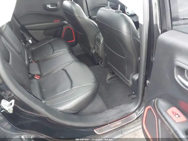 3C4NJDCB7JT396259 2018 JEEP COMPASS - Image 8
