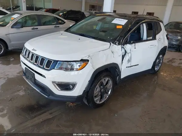 3C4NJDCB7JT397959 2018 JEEP COMPASS - Image 2