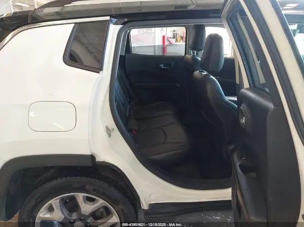 3C4NJDCB7JT397959 2018 JEEP COMPASS - Image 8
