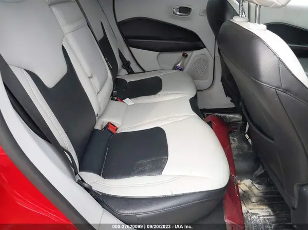 3C4NJDCB7JT398318 2018 JEEP COMPASS - Image 8