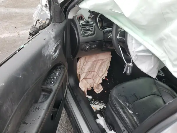 3C4NJDCB7JT418857 2018 JEEP COMPASS - Image 8