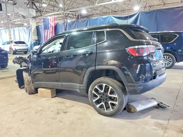 3C4NJDCB7JT423489 2018 JEEP COMPASS - Image 2
