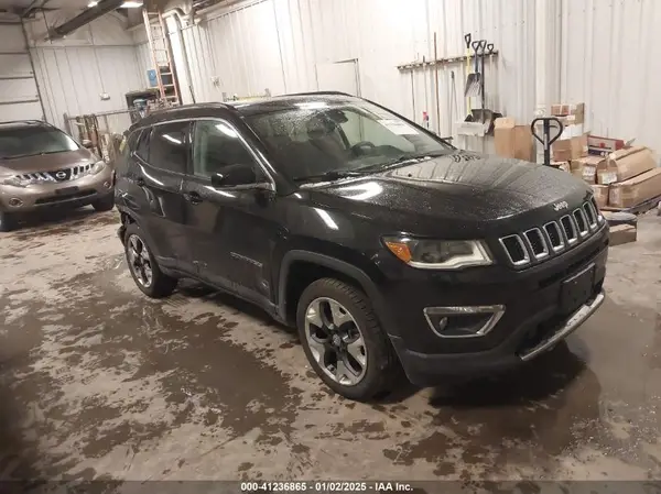 3C4NJDCB7JT433424 2018 JEEP COMPASS - Image 1