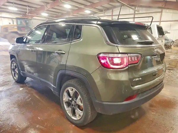 3C4NJDCB7JT435061 2018 JEEP COMPASS - Image 2