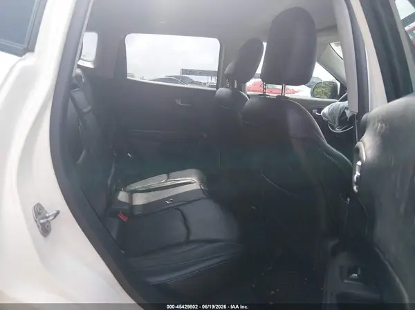 3C4NJDCB7JT442589 2018 JEEP COMPASS - Image 8