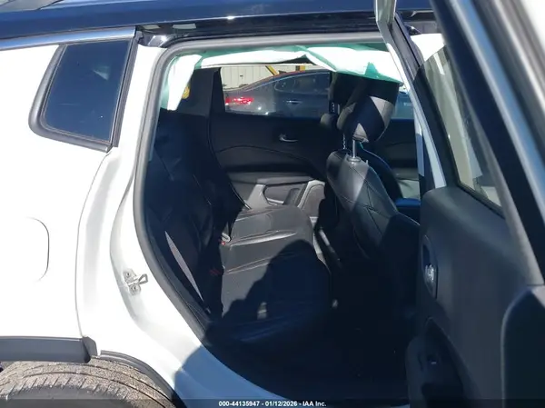 3C4NJDCB7JT454564 2018 JEEP COMPASS - Image 8