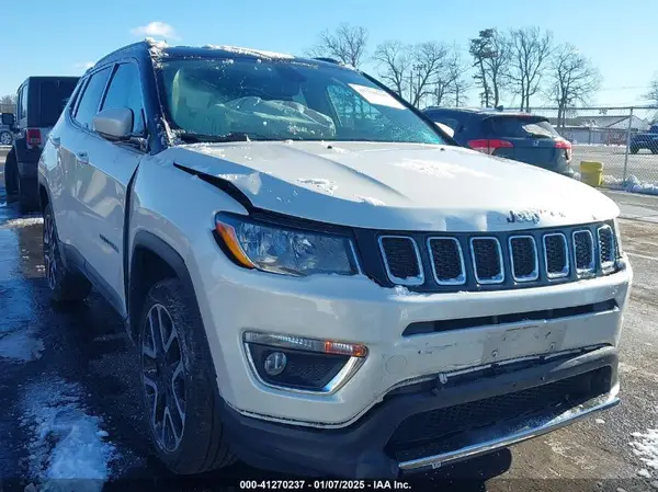 3C4NJDCB7JT458128 2018 JEEP COMPASS - Image 1