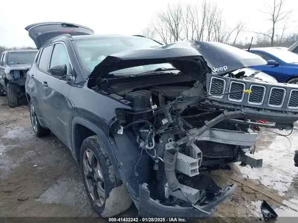 3C4NJDCB7JT493705 2018 JEEP COMPASS - Image 1