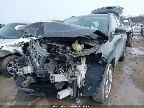 3C4NJDCB7JT493705 2018 JEEP COMPASS - Image 2