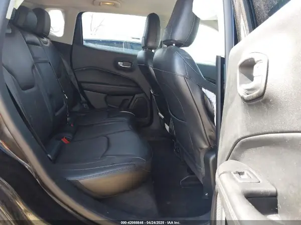 3C4NJDCB7JT493851 2018 JEEP COMPASS - Image 8
