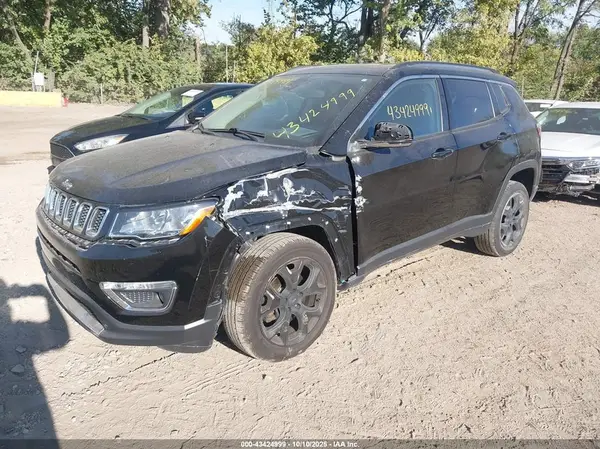 3C4NJDCB7JT501589 2018 JEEP COMPASS - Image 2
