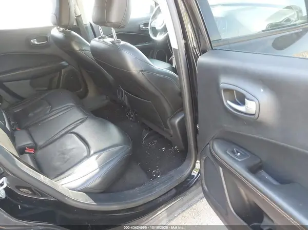 3C4NJDCB7JT501589 2018 JEEP COMPASS - Image 8