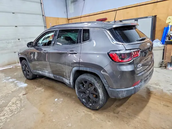 3C4NJDCB7KT639182 2019 JEEP COMPASS - Image 2