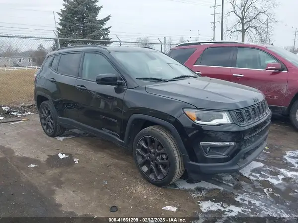 3C4NJDCB7KT672828 2019 JEEP COMPASS - Image 1