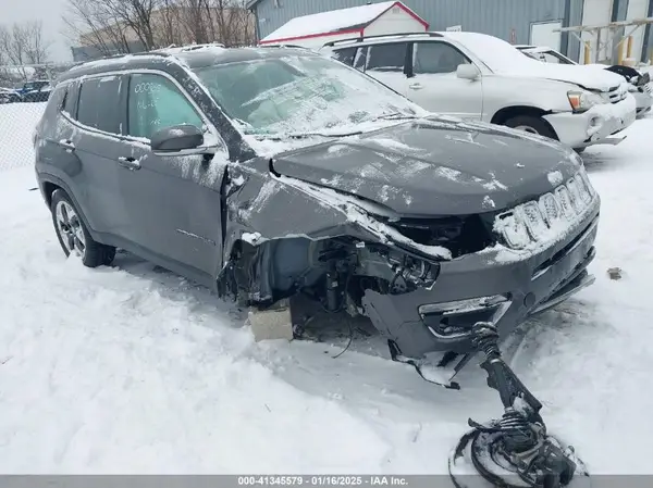3C4NJDCB7KT742179 2019 JEEP COMPASS - Image 1