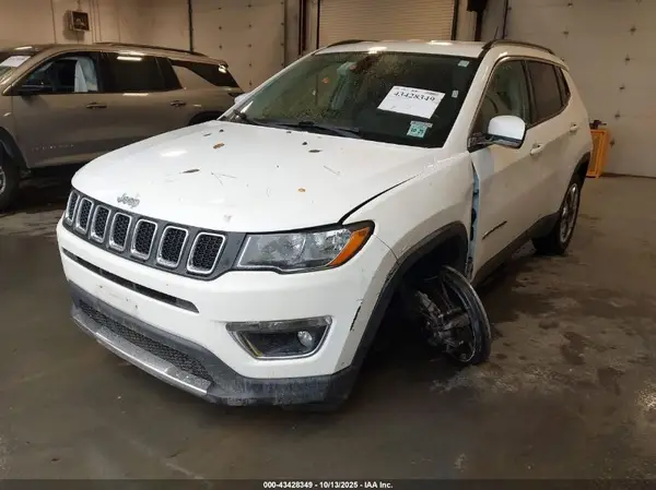 3C4NJDCB7LT215471 2020 JEEP COMPASS - Image 2