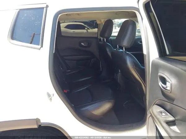 3C4NJDCB7LT215597 2020 JEEP COMPASS - Image 8