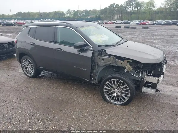 3C4NJDCB7NT141939 2022 JEEP COMPASS - Image 1