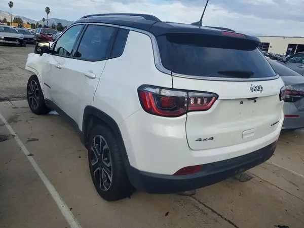 3C4NJDCB7NT158997 2022 JEEP COMPASS - Image 2