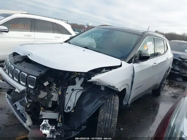 3C4NJDCB7NT160961 2022 JEEP COMPASS - Image 2