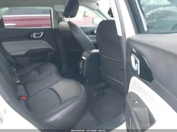 3C4NJDCB7NT160961 2022 JEEP COMPASS - Image 8