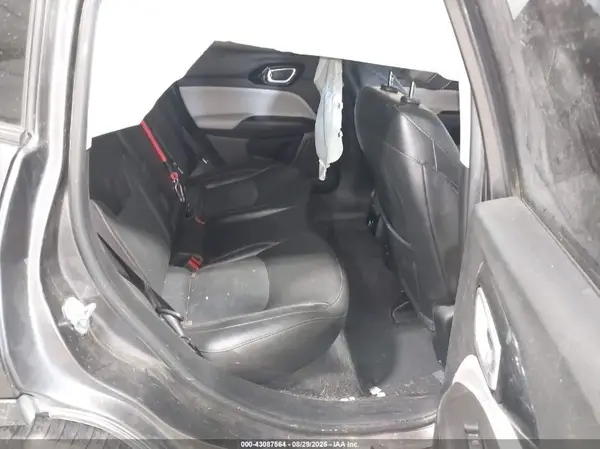 3C4NJDCB7NT190249 2022 JEEP COMPASS - Image 8