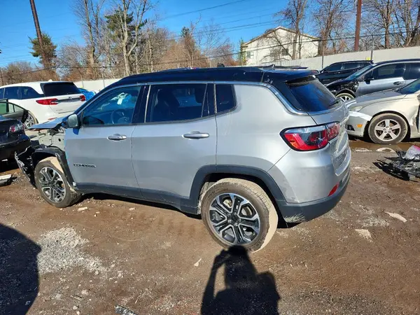 3C4NJDCB7NT226389 2022 JEEP COMPASS - Image 2