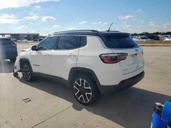 3C4NJDCB8JT101332 2018 JEEP COMPASS - Image 2