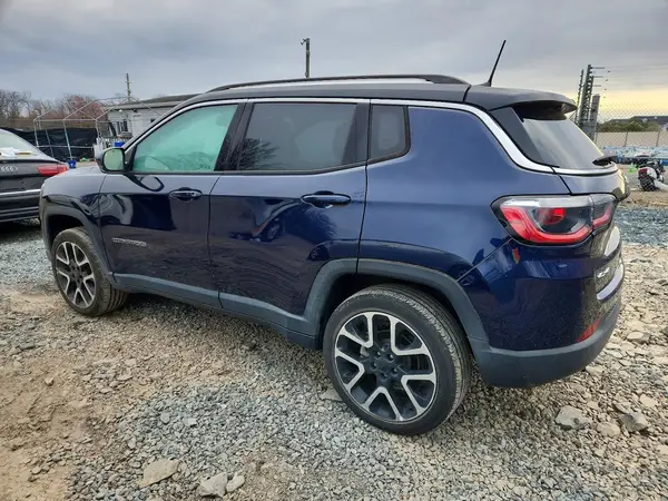 3C4NJDCB8JT101864 2018 JEEP COMPASS - Image 2