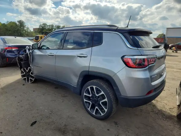3C4NJDCB8JT104604 2018 JEEP COMPASS - Image 2