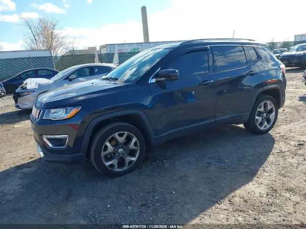 3C4NJDCB8JT113948 2018 JEEP COMPASS - Image 2