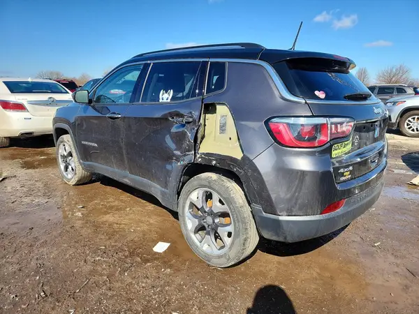 3C4NJDCB8JT116932 2018 JEEP COMPASS - Image 2